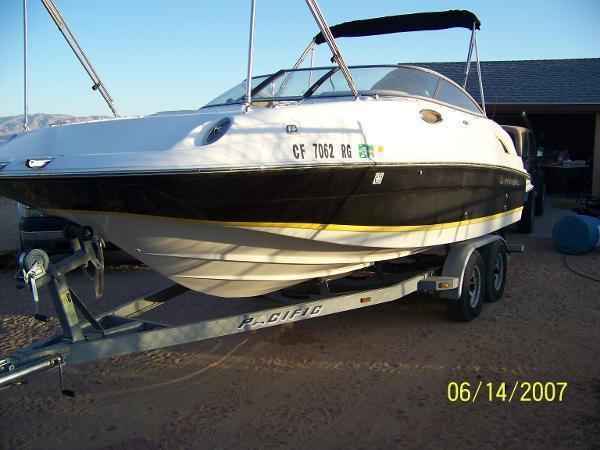 2005 Regal 2220 FasDeck