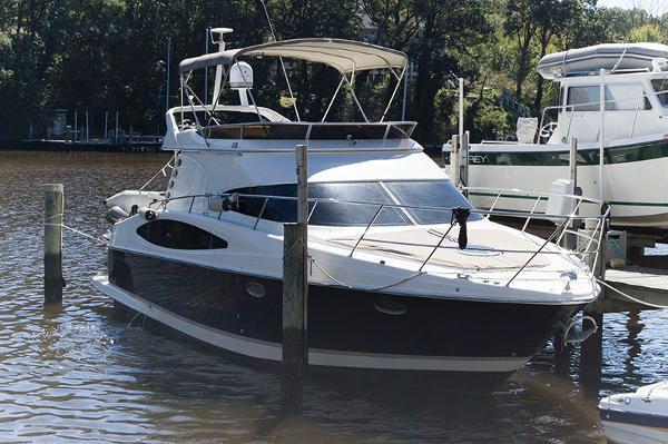 2005 Regal 3880 Commodore