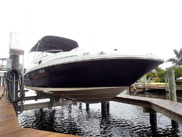 2005 Sea Ray 240 Sundeck