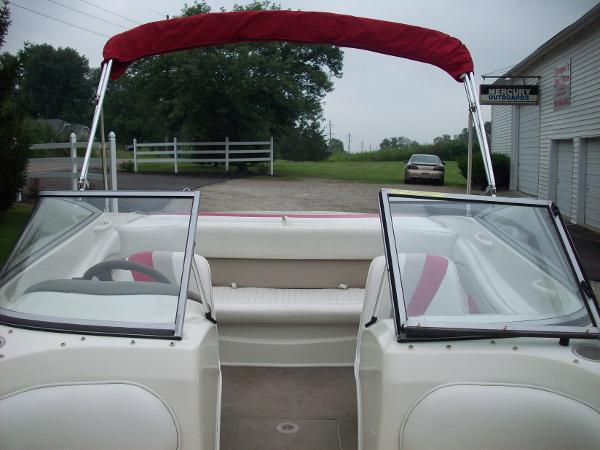 2006 Caravelle bow rider 186