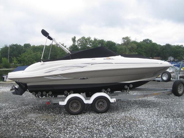 2006 Sea Ray 200 Sundeck