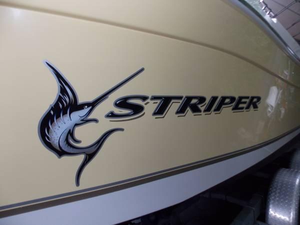2006 Seaswirl Striper 2301 Center Console