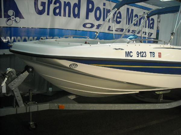 2007 Bayliner 197 Deck Boat