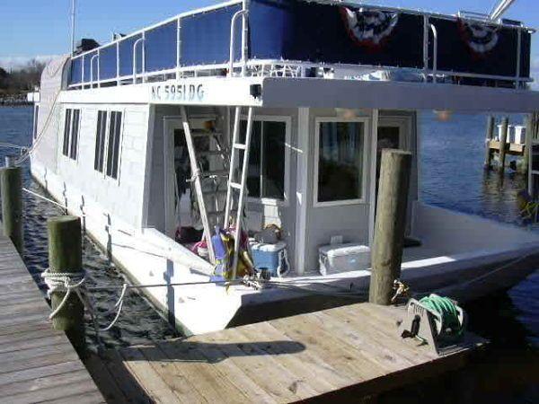 2007 Custom 57 House Boat