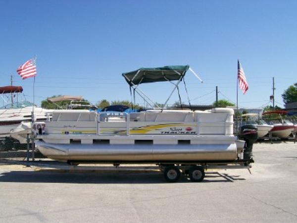2007 Sun Tracker 21 Party Barge