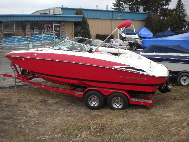 2008 Regal 2220 FasDeck