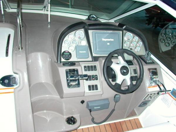 2009 Cruisers 330 Express