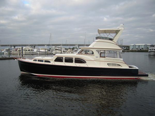 2009 Huckins ybridge Motor Yacht