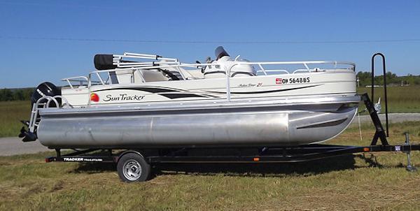 2009 Sun Tracker Fishin Barge 21