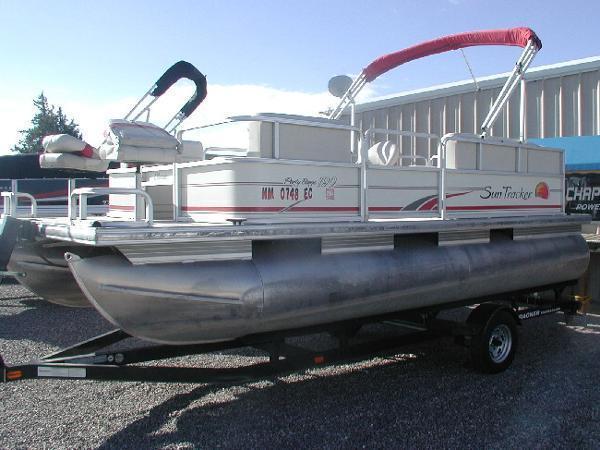 2009 Sun Tracker Party Barge 190