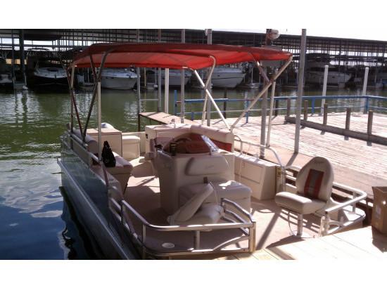 2009 Voyager Pontoon with 4stroke 90HP Honda outboard motor