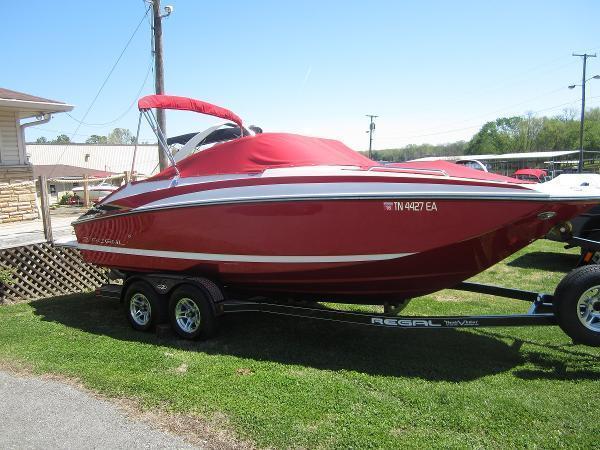 2010 Regal 2220 FasDeck