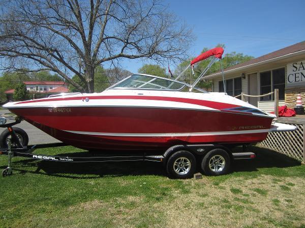 2010 Regal 2220 FasDeck