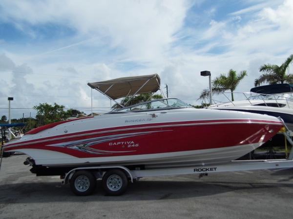 2010 Rinker 246 Captiva Bowrider