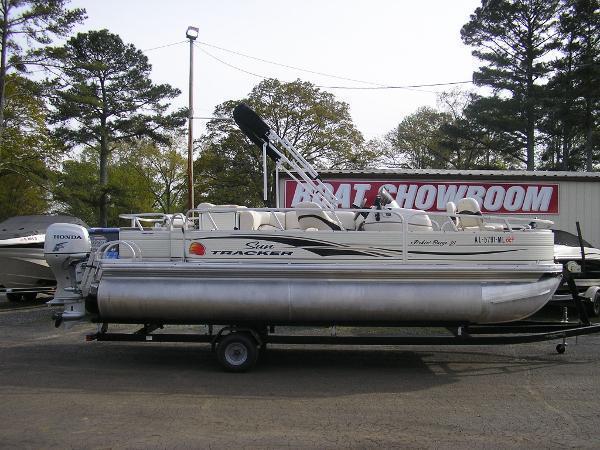 2010 Tracker Fishing Barge 21