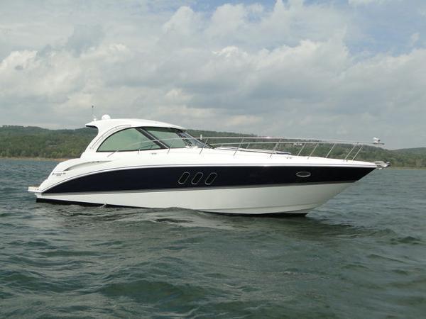 2011 Cruisers Yachts 390 Sports Coupe.