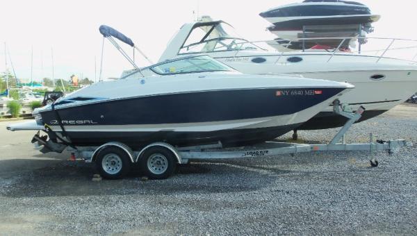 2011 Regal 2220 FasDeck