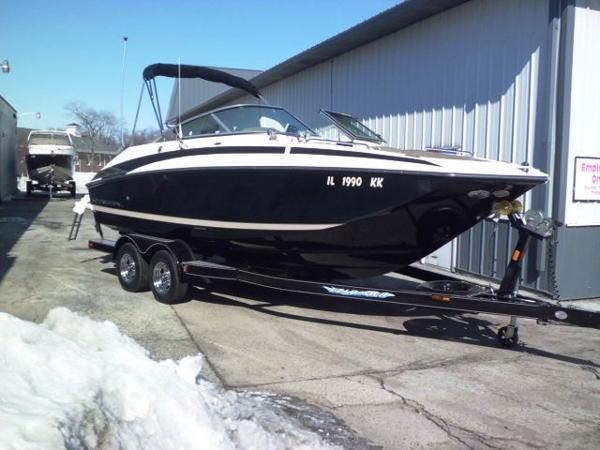 2011 Regal 2220 FasDeck