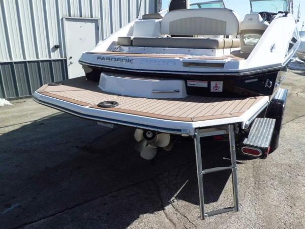 2011 Regal 2220 FasDeck