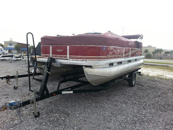2011 TRACKER MARINE 22DLX PARTY BARGE