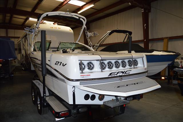 2012 EPIC WAKE BOATS Wake Boat 21V