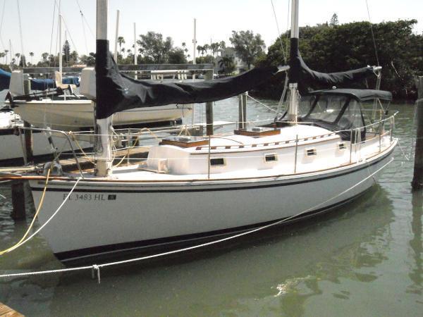 1985 Herreshoff 31 Cat Ketch