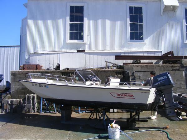 1986 Boston Whaler 17 Newport