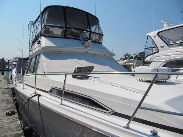 1986 Sea Ray 390 Sport Fisherman