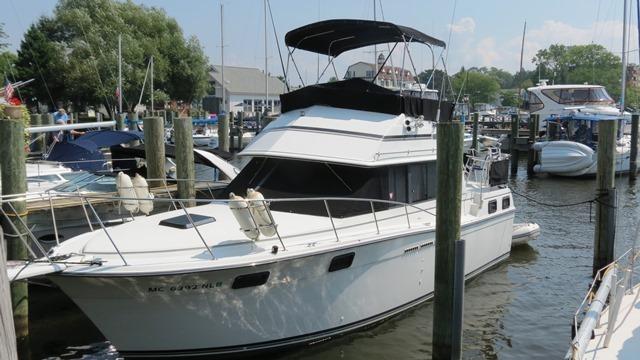 1987 Carver 32 Aft Cabin