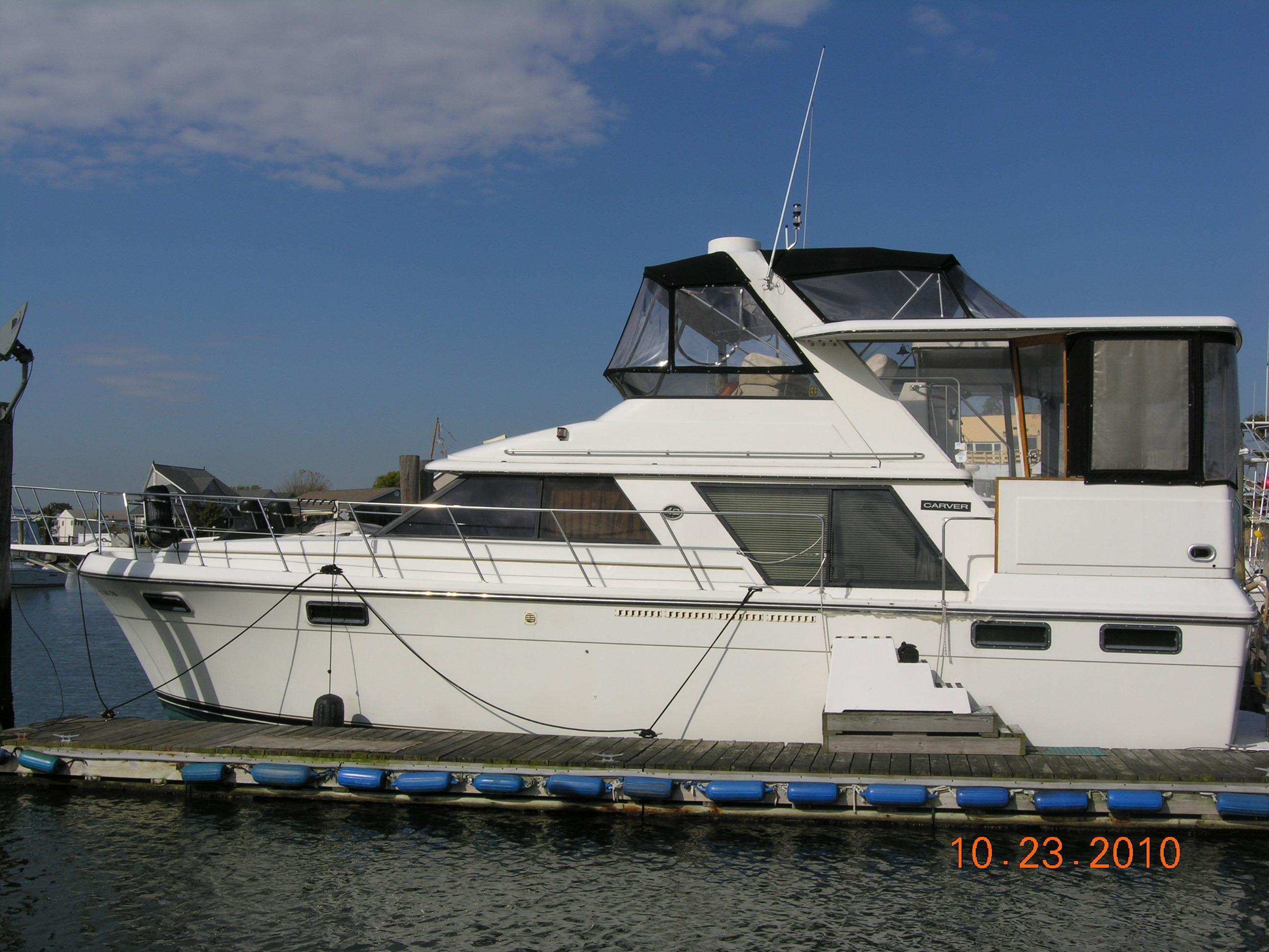 1987 Carver 4207 Motor Yacht