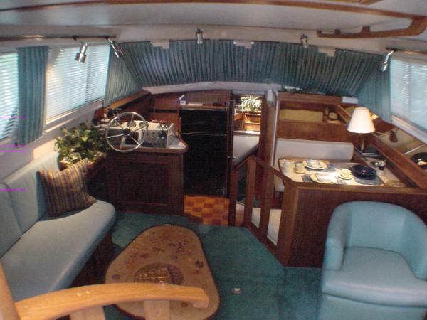 1988 Sea Ray 415 Aft Cabin Motor Yacht