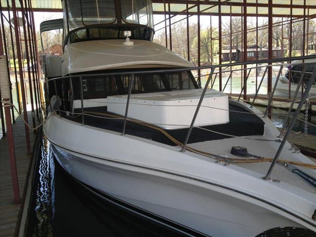 1989 BLUEWATER BOATS Costal Cruiser CC 55