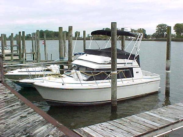 1989 Carver 2827 Voyager