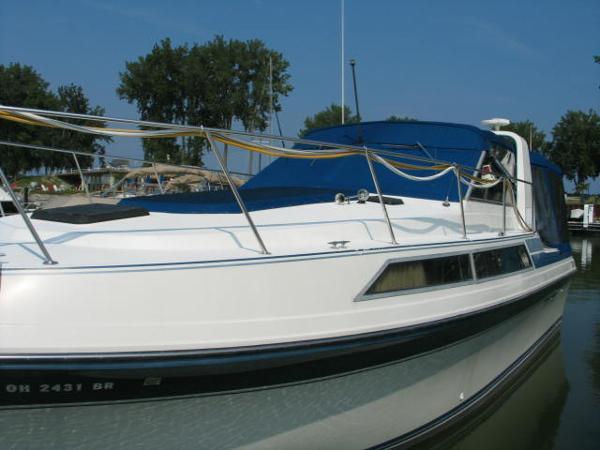 1989 Carver 32 Montego