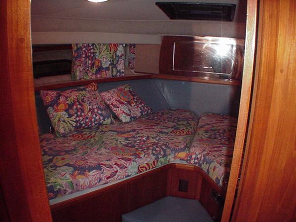 1989 Carver 3807 Aft Cabin