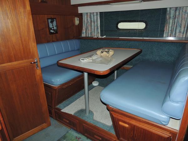 1989 Carver 3807 Aft Cabin
