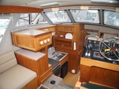 1990 Fairbanks 32 AFT CABIN