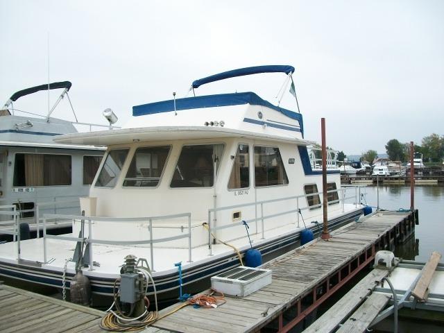 1990 Gibson house boat