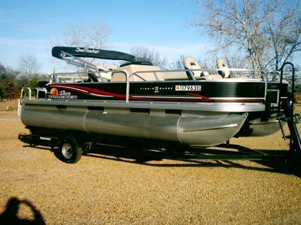 2012 Sun Tracker 22 fishin barge DLX