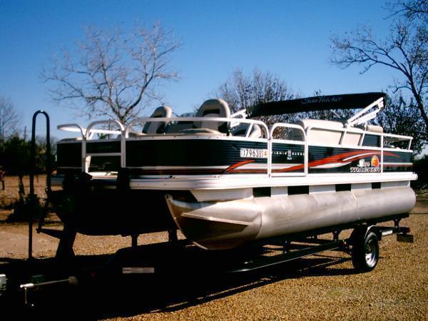 2012 Sun Tracker 22 fishin barge DLX