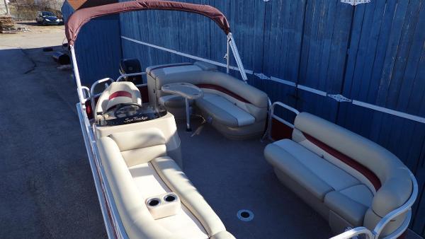 2012 Sun Tracker Party Barge 20 DLX