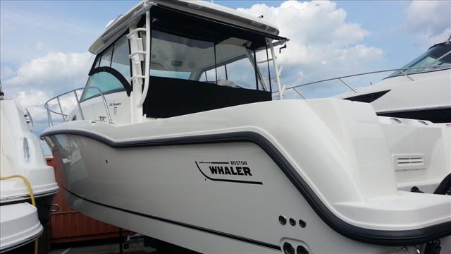 2013 Boston Whaler 315 Conquest