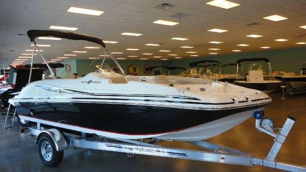 2013 HURRICANE BOATS SunDeck Sport 188 IO