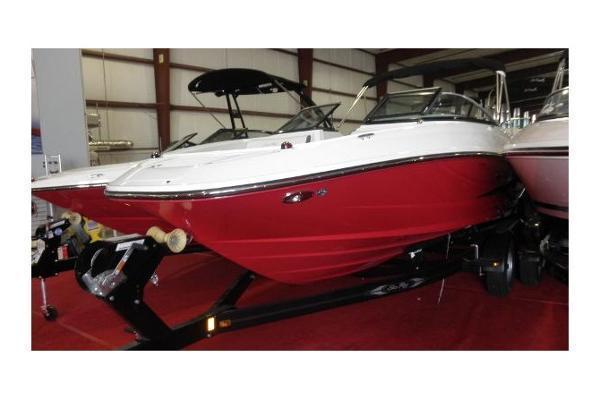 2013 Sea Ray 220 Sundeck