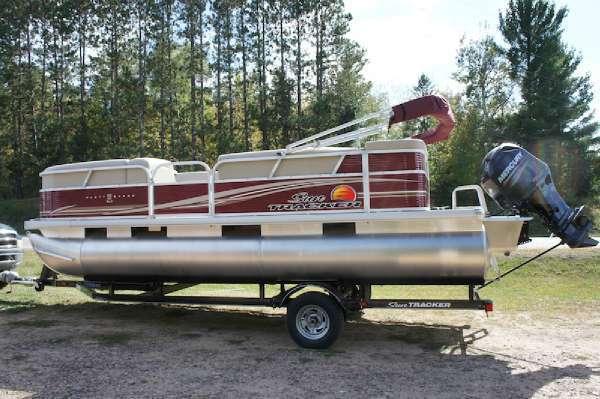 2013 Sun Tracker Party Barge 22 DLX