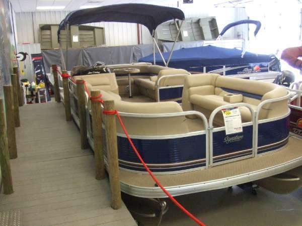 2013 Sun Tracker Party Barge 24 DLX