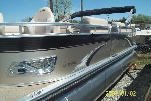 2014 Avalon LS Bow Fish with a 60 HP Motor