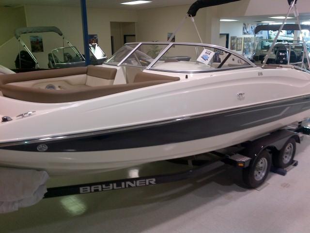 2014 Bayliner 215 Deck Boat
