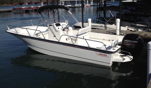 2014 Boston Whaler 210 Montauk
