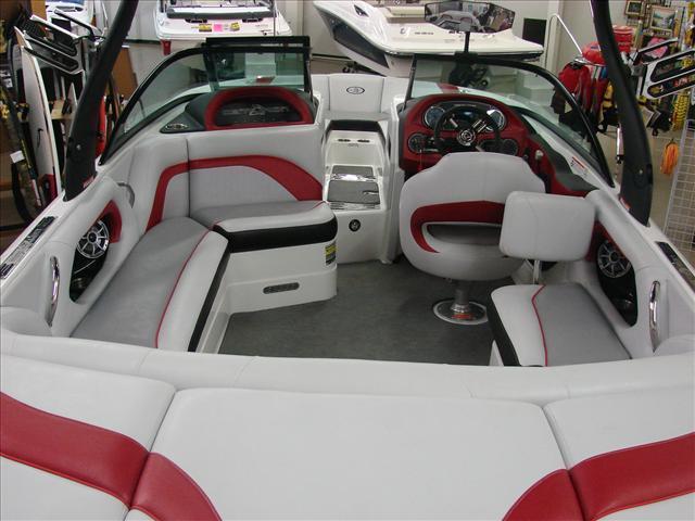 2014 Centurion Tow Boat Enzo 230 SS